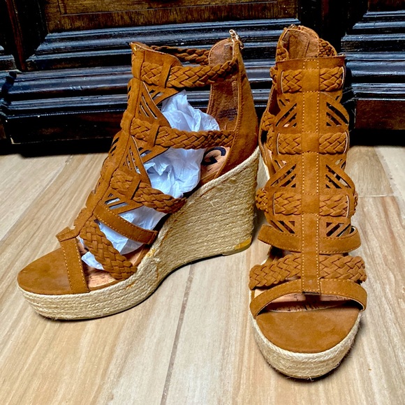 COPY - G by Guess Brown Wedge Strapped Suede Sandals Sz 9M - Picture 4 of 12